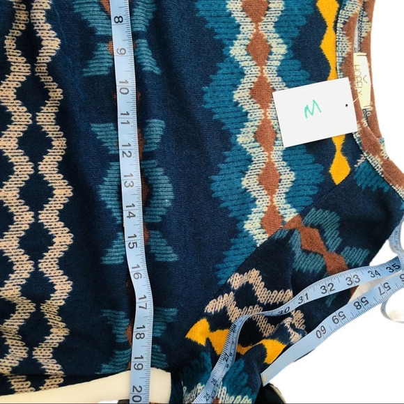 Hopely top Aztec design.Multi colors.Bell sleeves - Picture 7 of 7